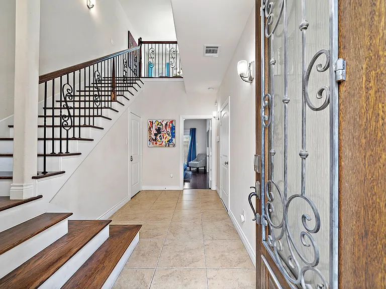 Parker St — Photo 10