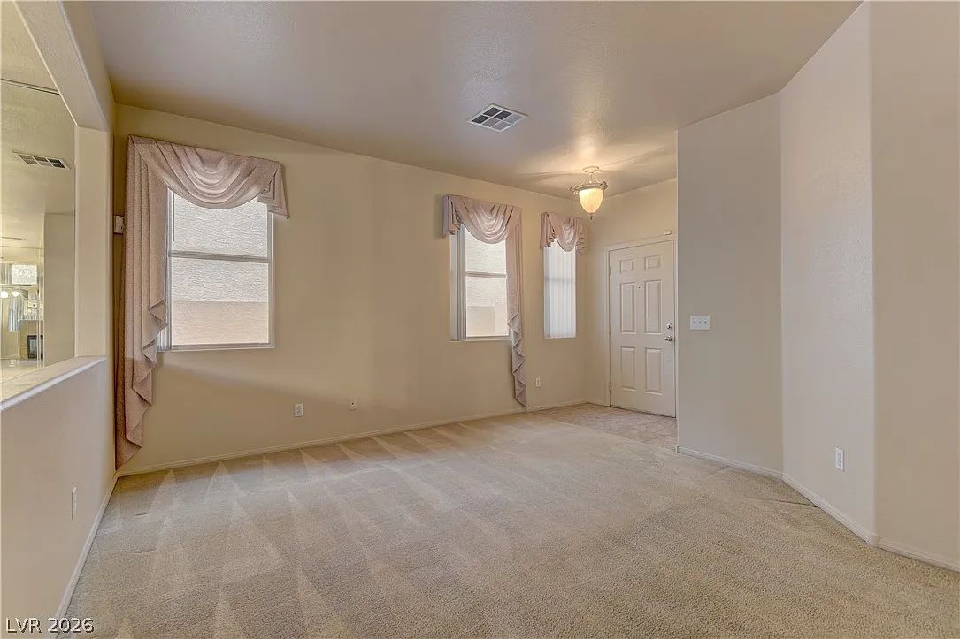 4 bed, 2.5 bath, 2046 sqft, $2,200 — Photo 3