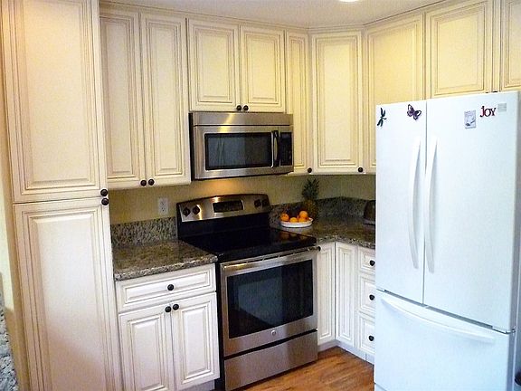 4th image of 3507 Pear Blossom Ave