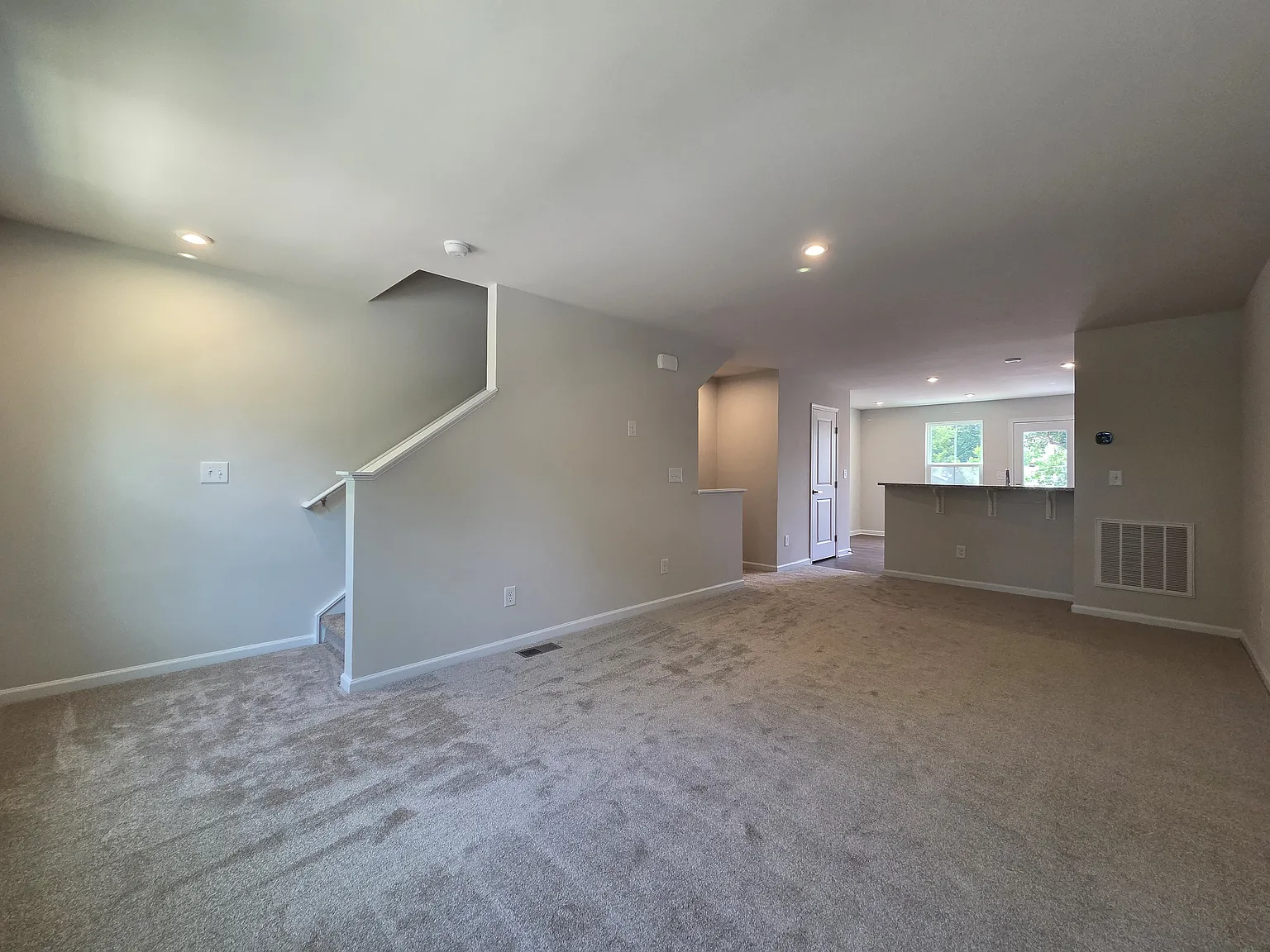 3 bed, 3.5 bath, 1500 sqft, $1,950 — Photo 2