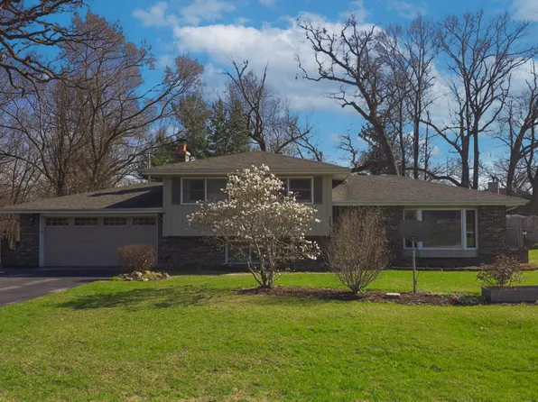 17517 Woodbrook Ln, Lockport, IL 60441