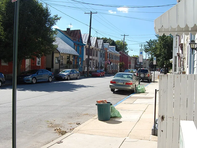 153 E Louther St — Photo 3