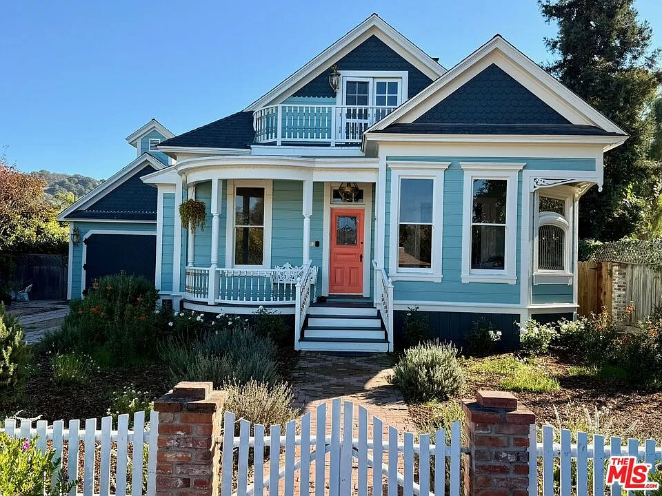 4 bed, 3.5 bath, 2694 sqft, $5,980 — Photo 2