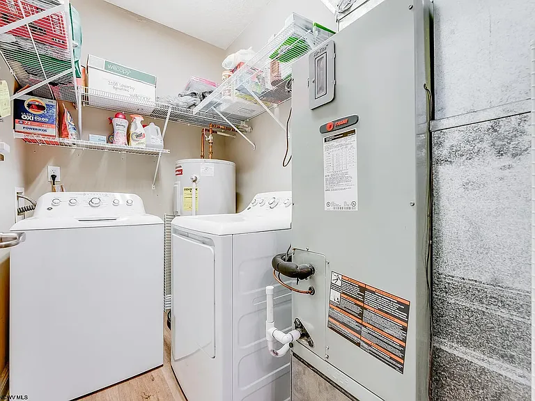 2511 Suncrest Vlg — Photo 20