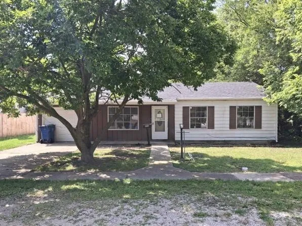 403 W James St, Dwight, IL 60420