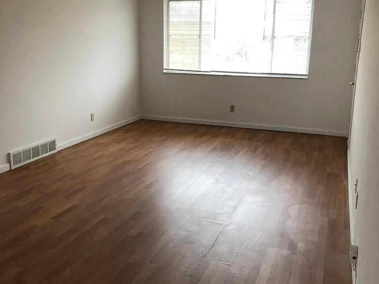 722 Rosetta Dr — Photo 2