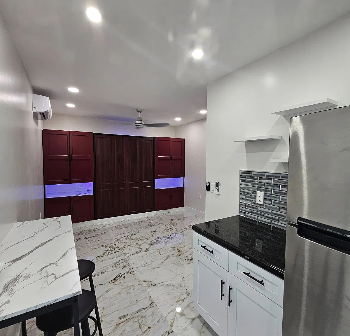 Studio, 250 sqft, $1,300 — Photo 3