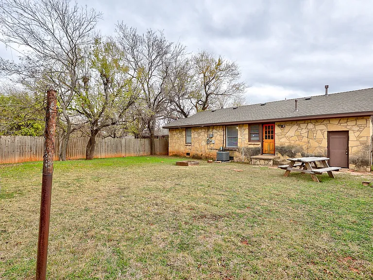 2849 Cambridge Ct — Photo 36