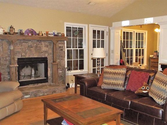 3rd image of 4175 Fox Chase Dr