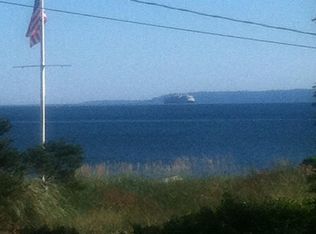 2463 Sunlight Beach Rd, Clinton, WA 98236