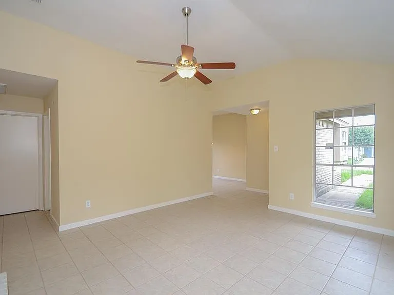 7611 Shaddock Dr — Photo 11