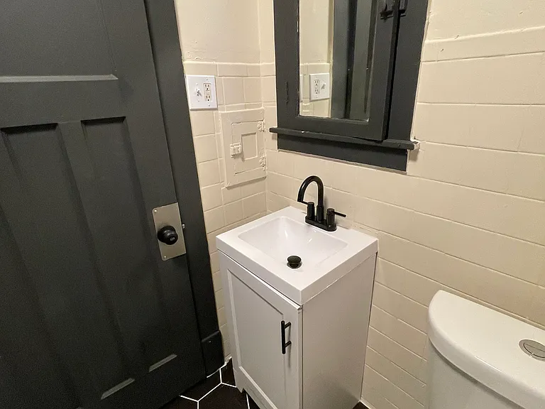 3925 S Grand Blvd #1F — Photo 8