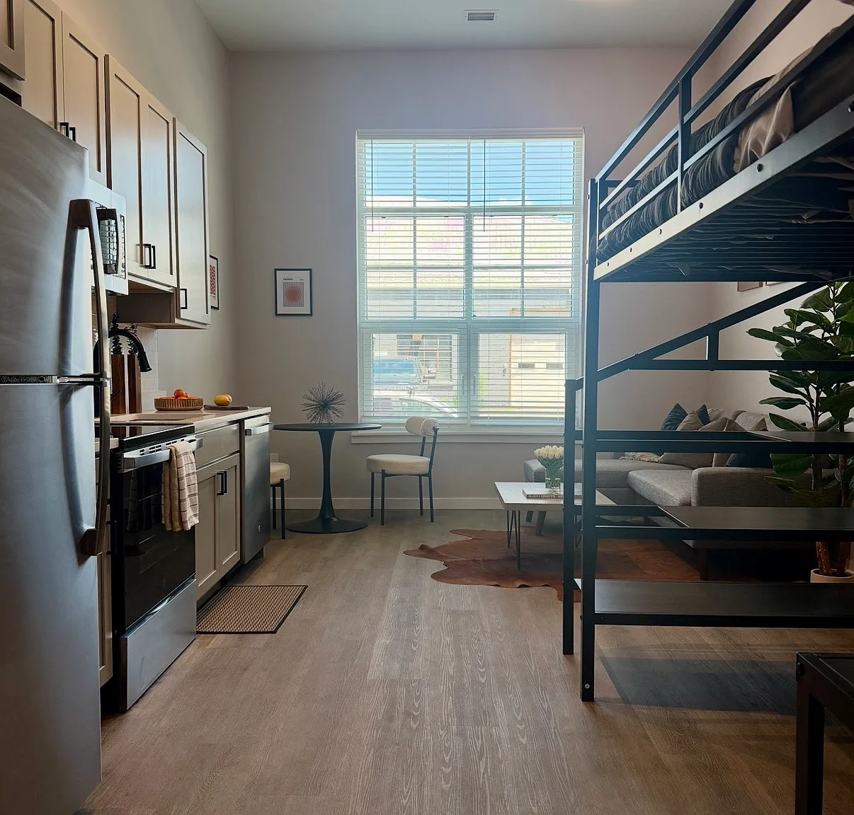 Studio, 420 sqft, $1,362 — Photo 2