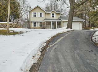 21120 Mary Lynn Dr, Brookfield, WI 53045