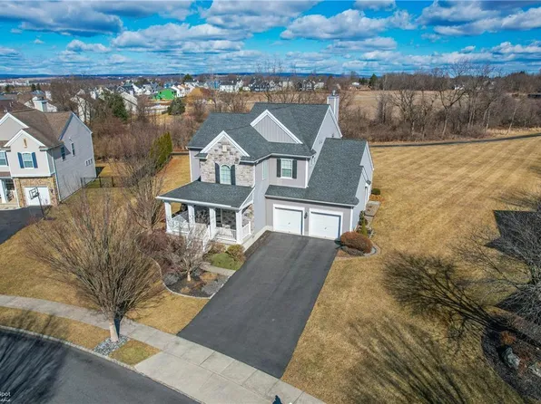 2786 Meadow Lane Dr, Easton, PA 18040