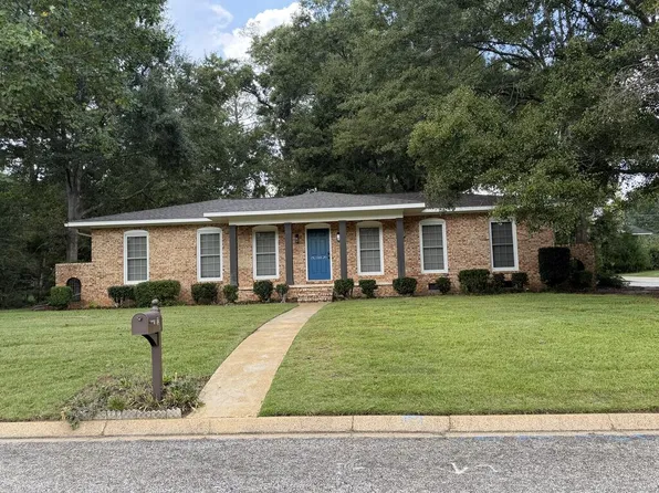 1305 Sussex Ct, Dothan, AL 36303
