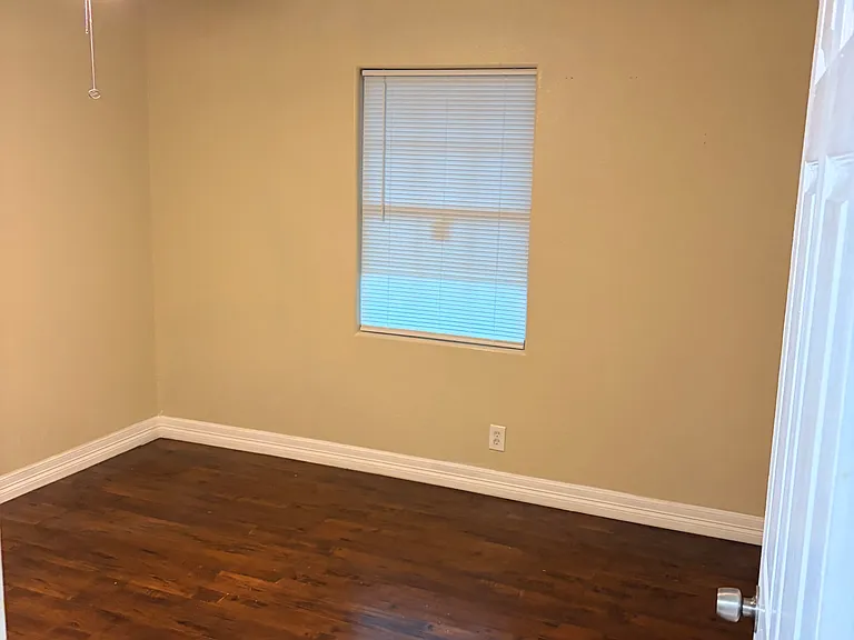 533 Majestic St — Photo 3