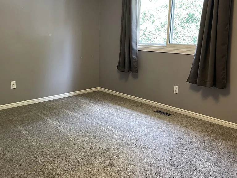 923 Attersley Dr — Photo 32