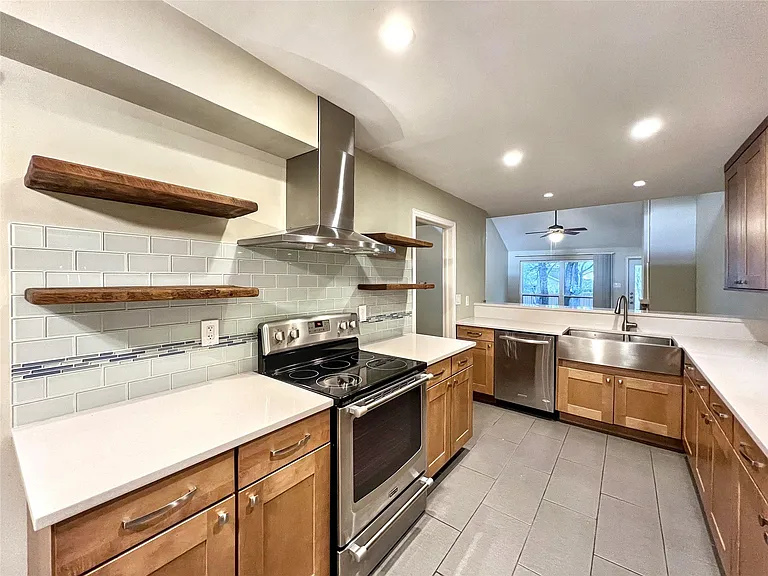 8305 Greenslope Dr — Photo 10