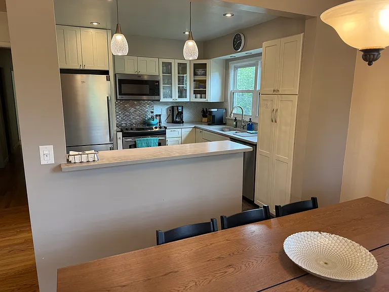 810 Elmwood Dr — Photo 8