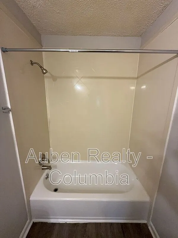 2 bed, 1.5 bath, 833 sqft, $1,150 — Photo 2