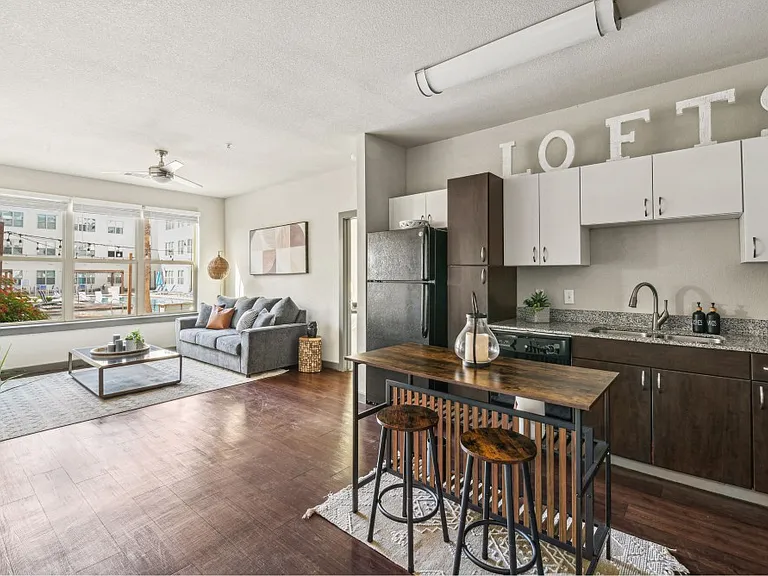Lofts on Main Apartments — Photo 11