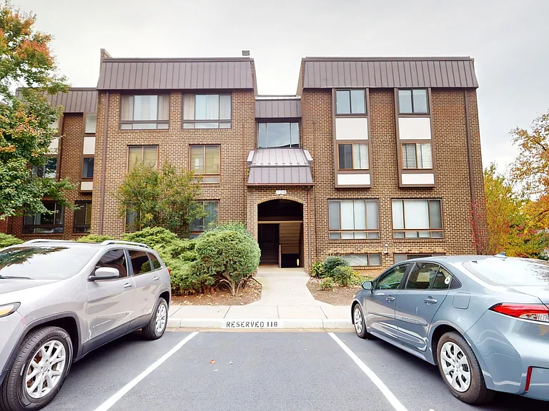 124 Roberts Ln #401 — Photo 28