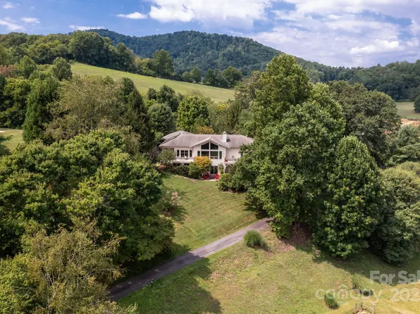 32 Scenic Valley Dr, Barnardsville, NC 28709