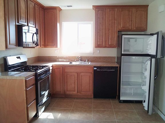 2nd image of 2660 Somerset Cir #B