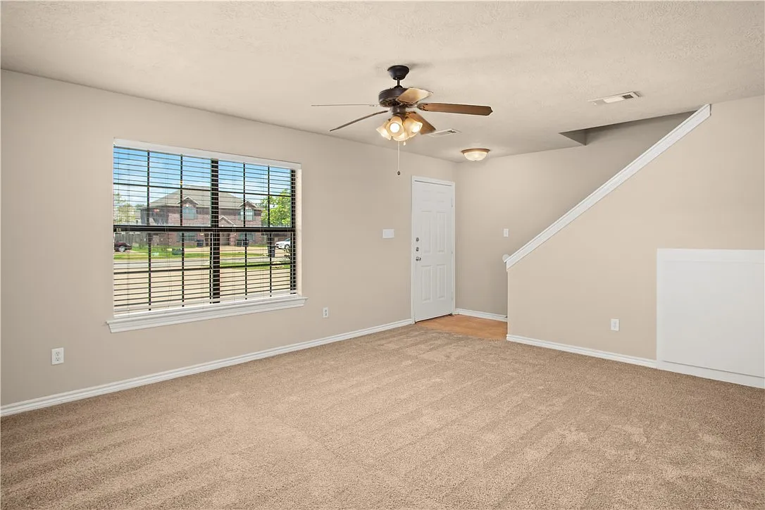 Building Photo - 2520 Teal Dr