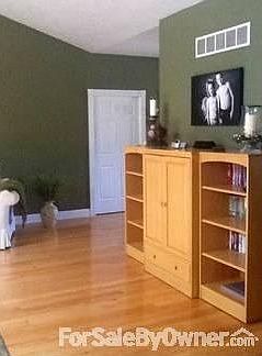 Living room
						:
						large, spacious living room