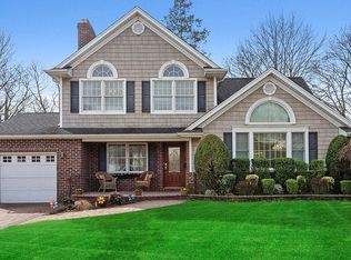 46 Vassar St, Garden City, NY 11530