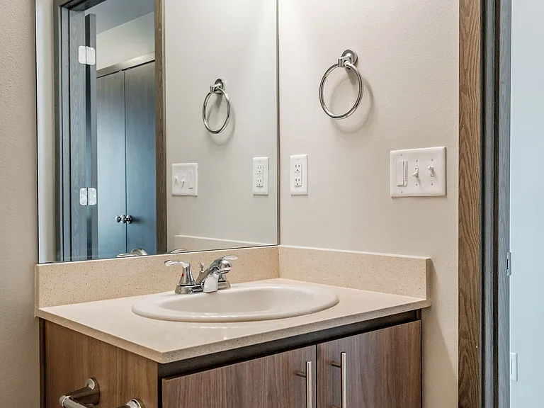 4 Corners Apartments — Photo 16