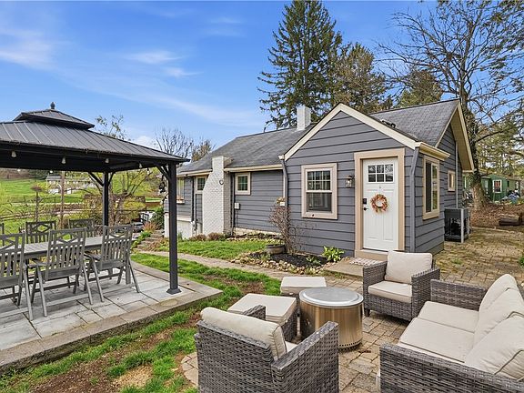 3rd image of 272 Spring Run Rd