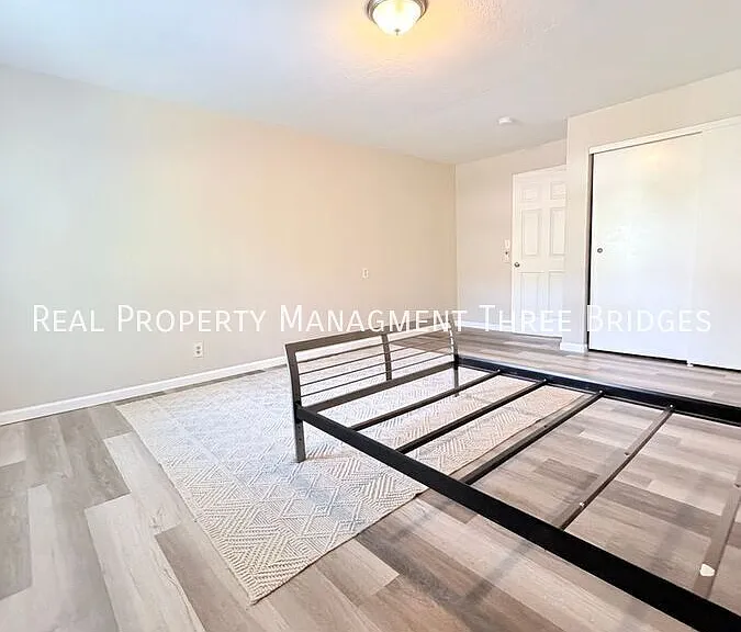 9024 Forest Ave — Photo 2