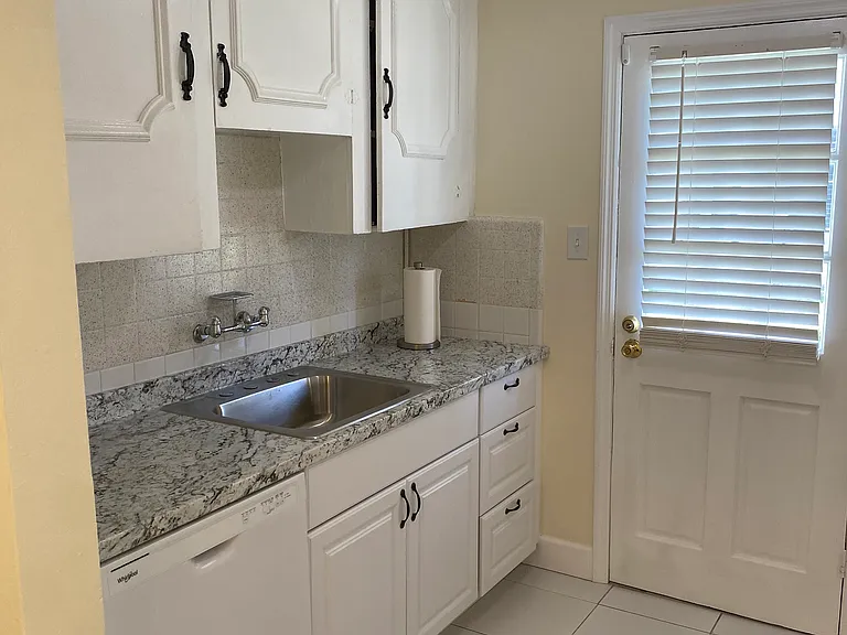 143 E Davis Blvd #4 — Photo 7