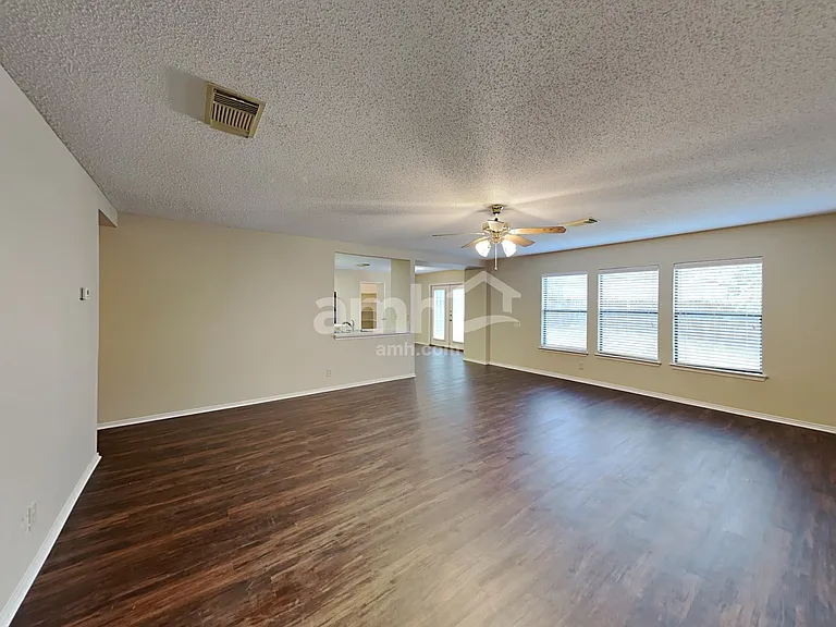 2231 Creekside Bnd — Photo 7