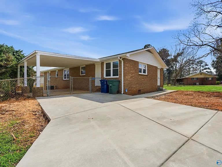 400 Harolds Dr NW — Photo 13