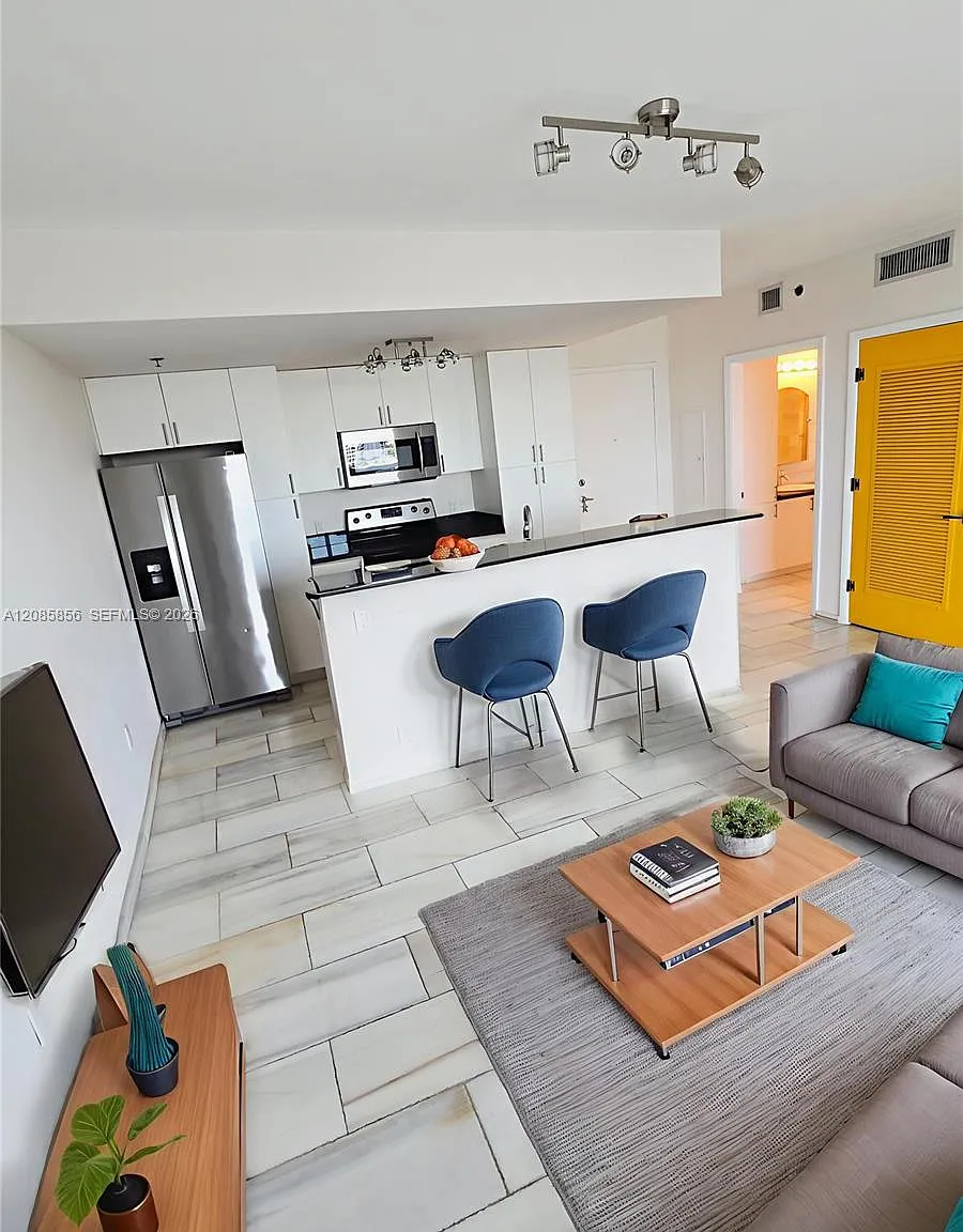 Coral Sea View Condo — Photo 2