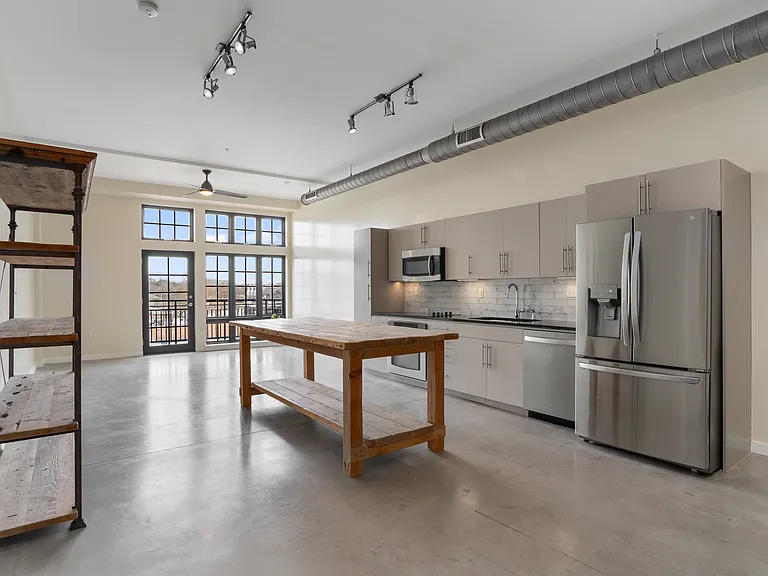 2235 E 6th St #315 — Photo 3