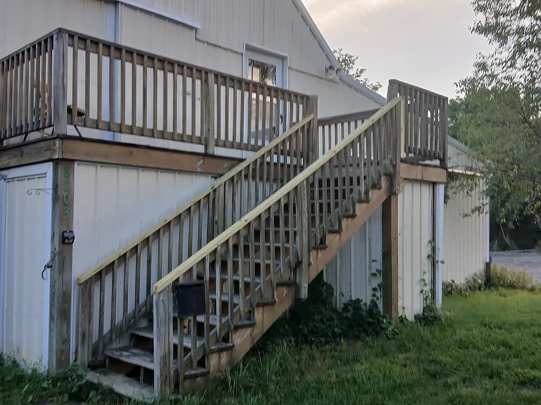 Steps to entrance