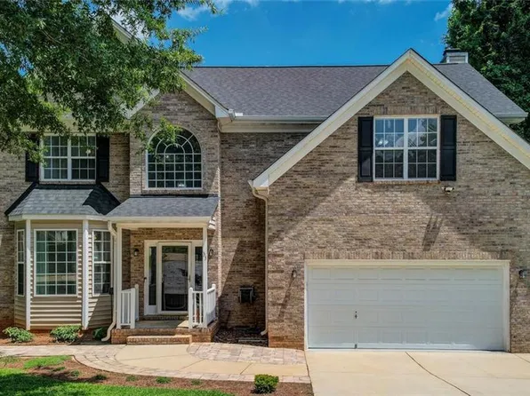 33 Holly Springs Ln, Greensboro, NC 27455