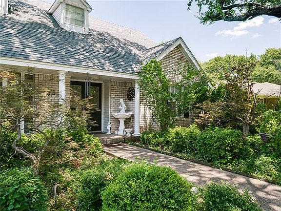 3rd image of 3331 Darbyshire Dr