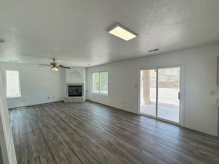 7701 Banyon Ave NW — Photo 2