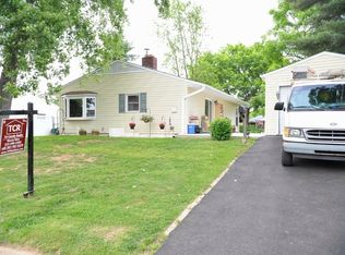 89 Dogwood Dr, Levittown, PA 19055