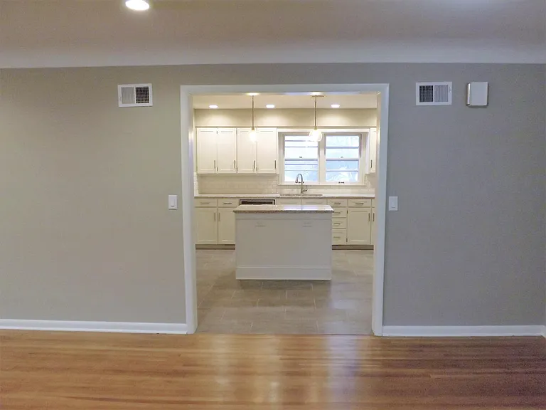 708 S 67th St — Photo 12