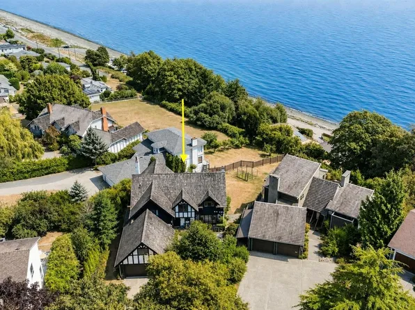 3515 Aloha Ave, Colwood, BC V9C 1X9