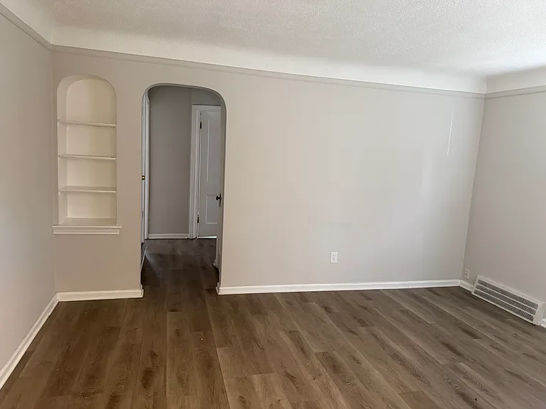 24800 Oxford St — Photo 6