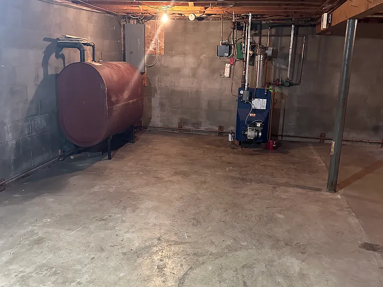 561 Broadview Dr — Photo 17