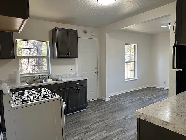 712 Walnut St — Photo 7